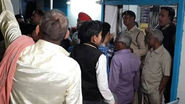 दूल्हे के परिजन