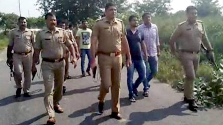 योगीराज में बदमाशों की शामत, 15 शहरों में 72 घंटे में 24 एनकाउंटर - up police 24 encounter in 72 hours more than 36 dreaded criminals arrested 3 shot dead - AajTak