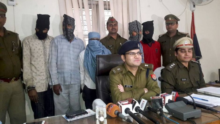 पुलिस पकड़े गए सभी आरोपियों से पूछताछ कर रही है