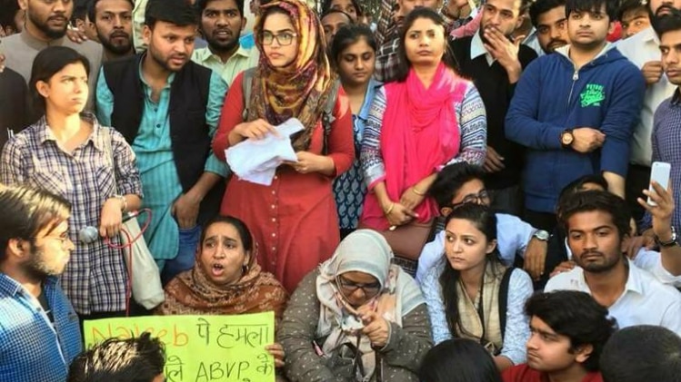 सीबीआई मुख्यालय के सामने छात्रों का प्रदर्शन