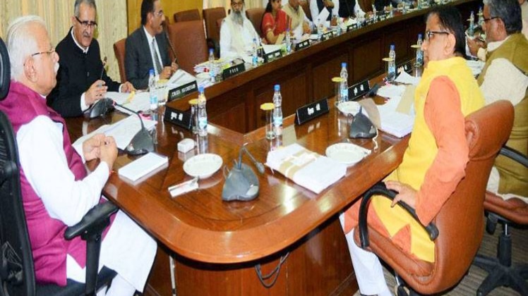 कैबिनेट मीटिंग में मौजूद हरियाणा के सीएम मनोहर लाल खट्टर