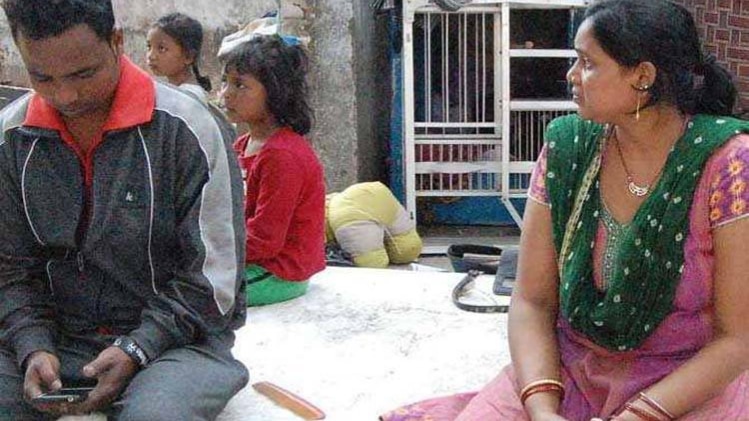 मां ने बचाई बेटियों की जान