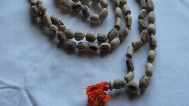 माला का जप करते समय रखें ये सावधानियां