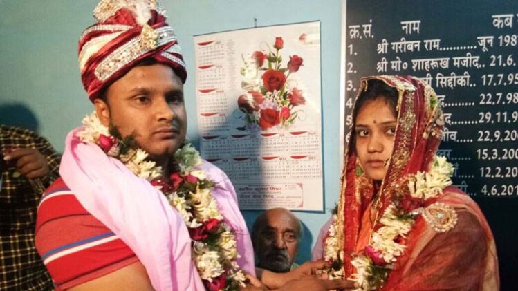 प्रेमी जोड़े ने थाने में रचाई शादी 