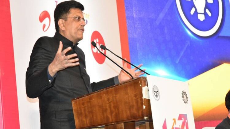 समिट को संबोधित रेल मंत्री पीयूष गोयल