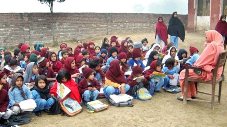 पंजाब के गर्ल्स स्कूलों में होंगे 50 साल से ऊपर के मेल टीचर 