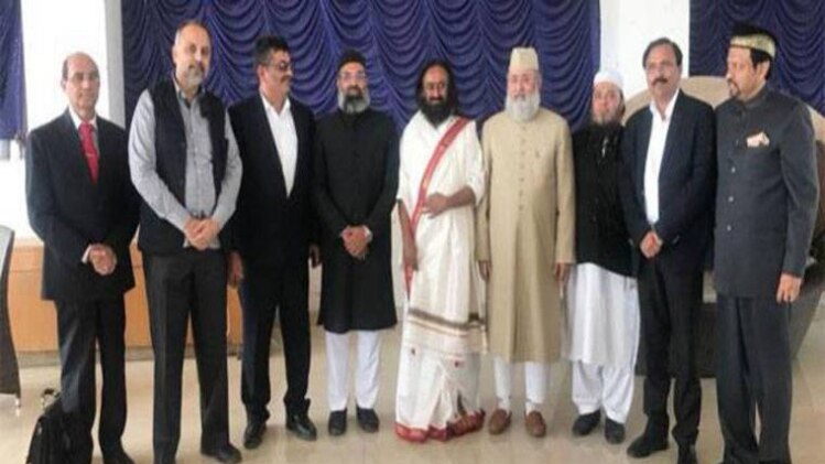 श्रीश्री के साथ सलमान नदवी 