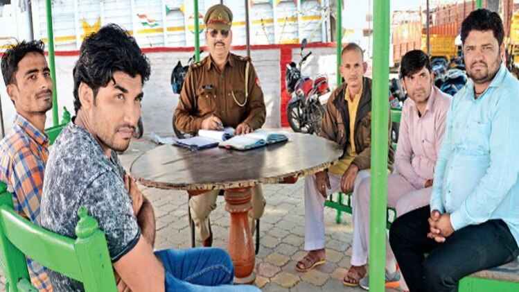 UP में बदमाशों में छाया पुलिस का खौफ