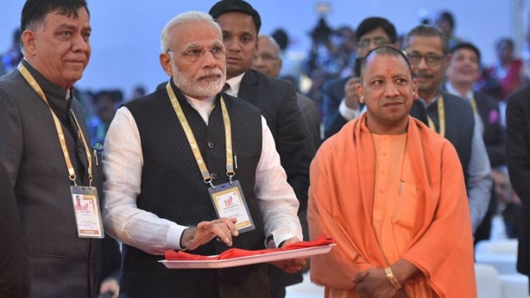 यूपी इन्वेस्टर्स समिट में पीएम नरेंद्र मोदी और सीएम योगी आदित्यनाथ 
