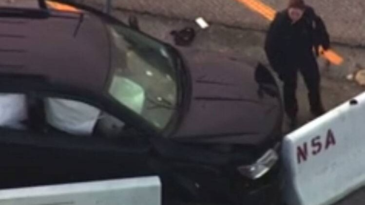 NSA के गेट के बाहर खड़ी SUV/ फोटो- रॉयटर्स (वीडियो ग्रैब)