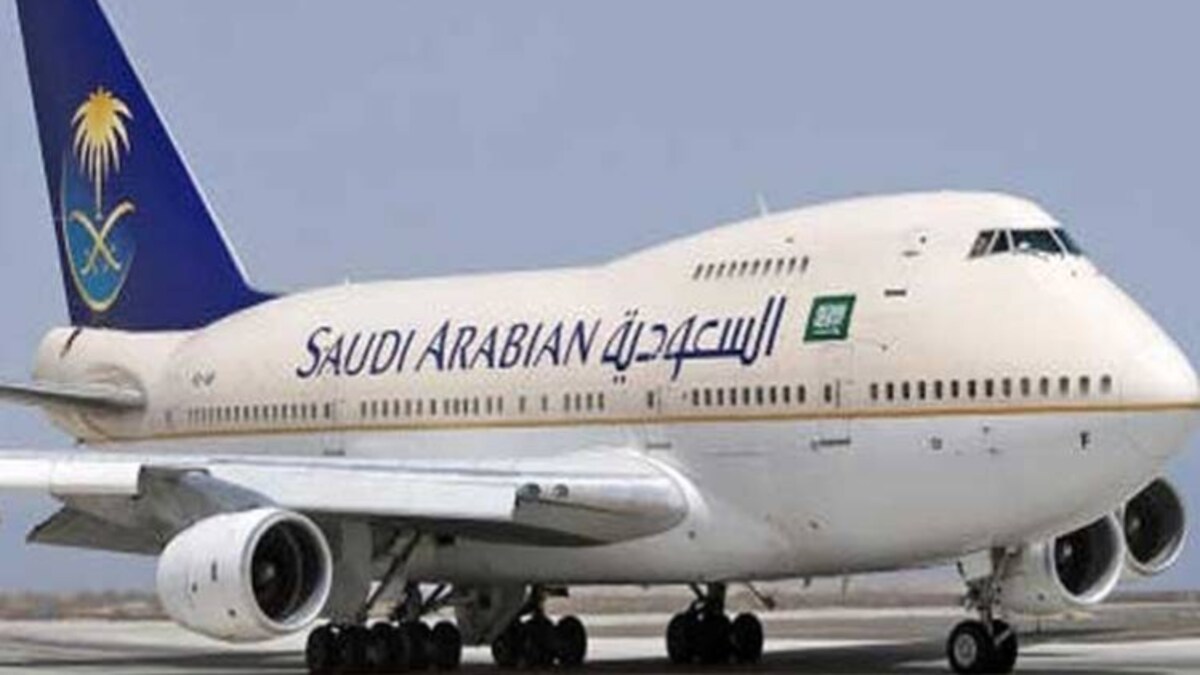 Lucknow Airport Saudi Flight पर बड़ा हादसा टला सऊदी से आए विमान के पहिए से निकली चिंगारी, 250 हज यात्रियों की जान बची 7 लखनऊ: एयरपोर्ट पर टला बड़ा हादसा, बाल-बाल बचे 298 यात्री - Lucknow Saudi Airlines Aircraft Ccs Airport Low Air Pressure Tyres - Aajtak