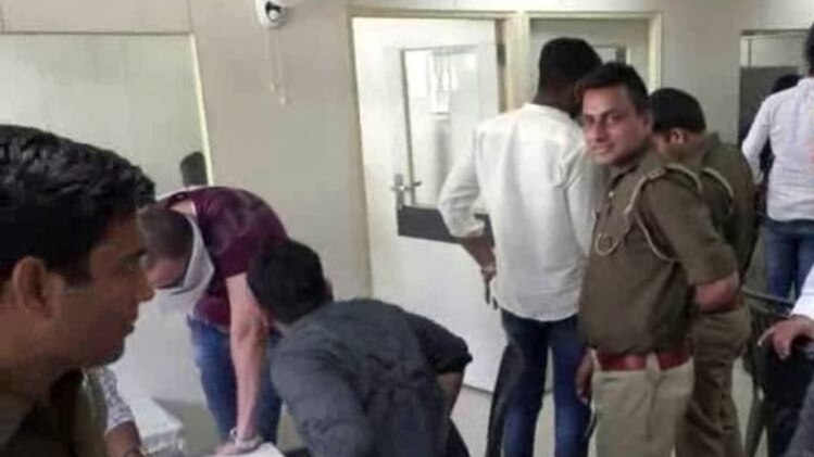 ग्राहकों का पर्सनल डाटा चुराते थे कॉल सेंटर