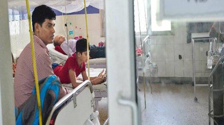 अस्पतालों में बढ़ रही है वायरल फीवर के मरीजों की संख्या