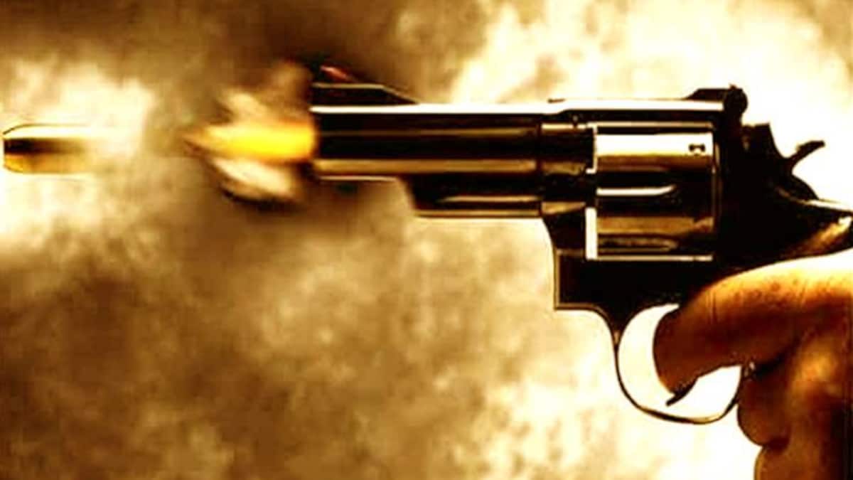 छत्तीसगढ़: चार लोगों को गोली मारकर हवलदार ने की खुदकुशी - police officer commits suicide after killing four person chhattisgarh police - AajTak