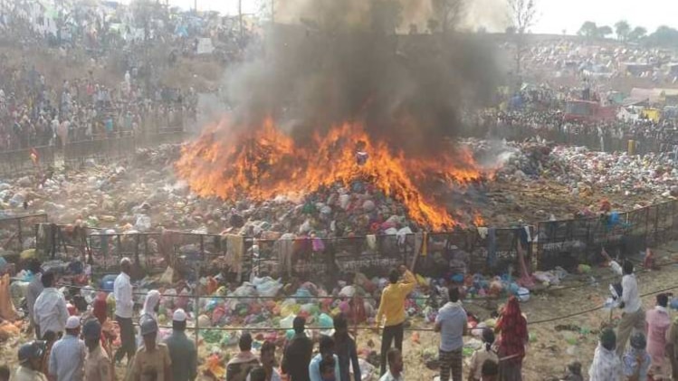 इसमें लकड़ी नहीं बल्कि 10 से 12 ट्रक नारियल जलाए जाते हैं