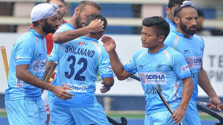 पहला गोल हासिल करने के बाद भारतीय खिलाड़ी