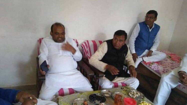 कृष्ण नंदन प्रसाद वर्मा की वायरल तस्वीर