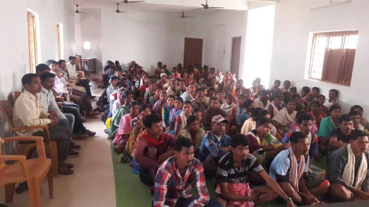 पुलिस आत्मसमर्पण करने वाले सभी नक्सलियों से पूछताछ कर रही है