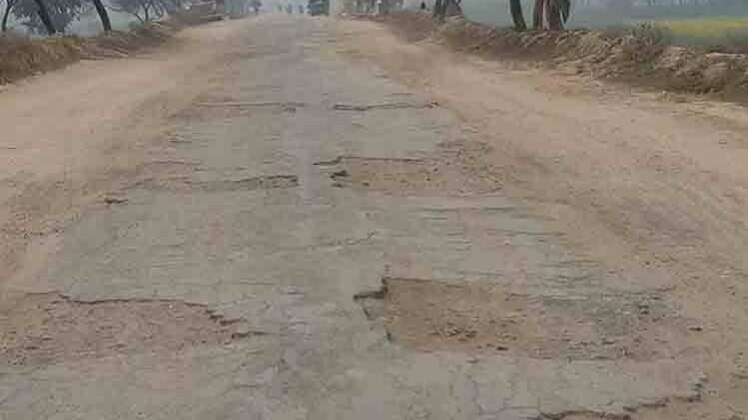 यूपी की गड्ढायुक्त सड़क, बहराइच रोड