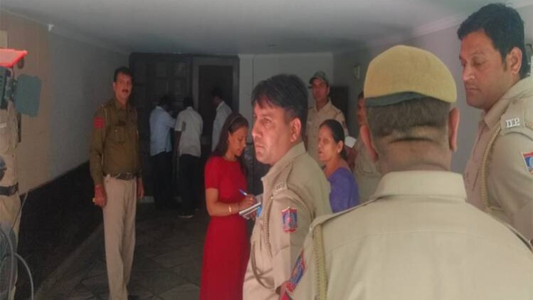 ग्राउंड फ्लोर सील