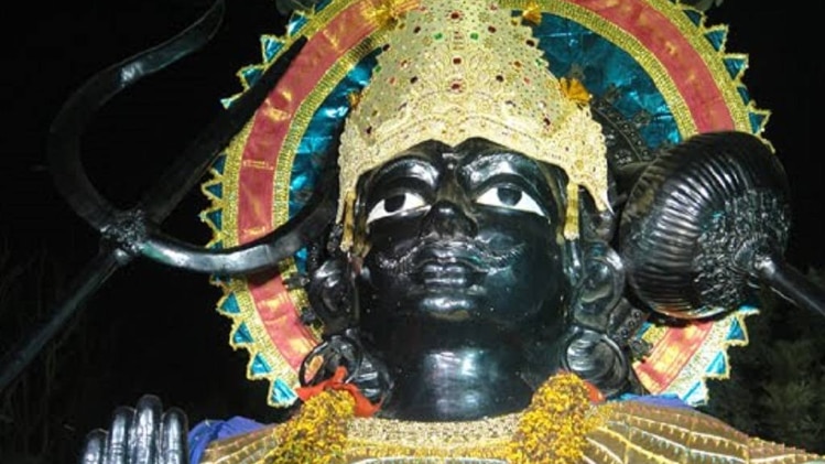 शनिदेव की मूर्ति