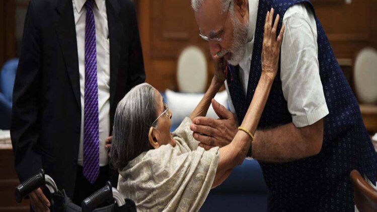 103 साल की शरबती देवी ने मोदी को बांधी थी राखी