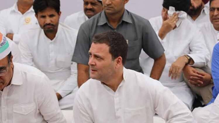 उपवास करते राहुल गांधी (फाइल फोटो)