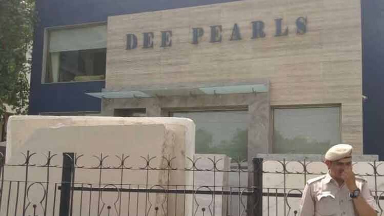 दिल्ली में जारी है सीलिंग