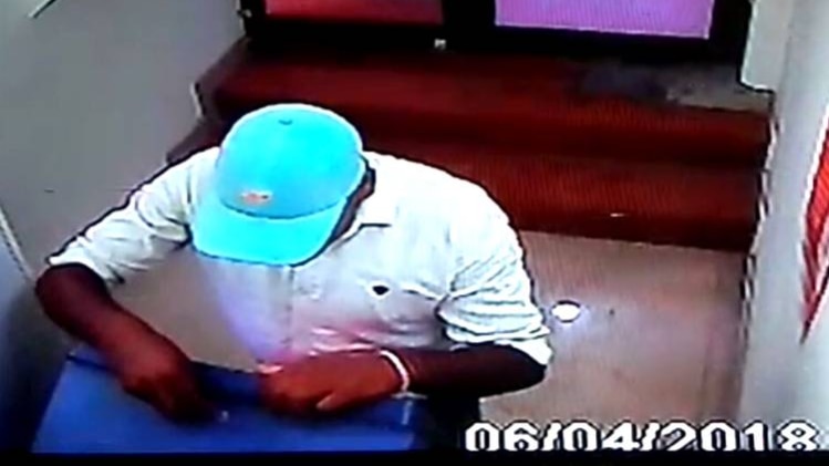 CCTV में कैद हआ एटीएम चोर