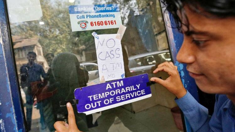 दस दिनों में हो गई तीन महीने की निकासी