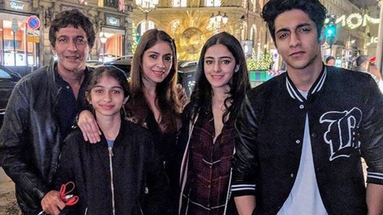 अपने परिवार और भतीजे अहान के साथ चंकी