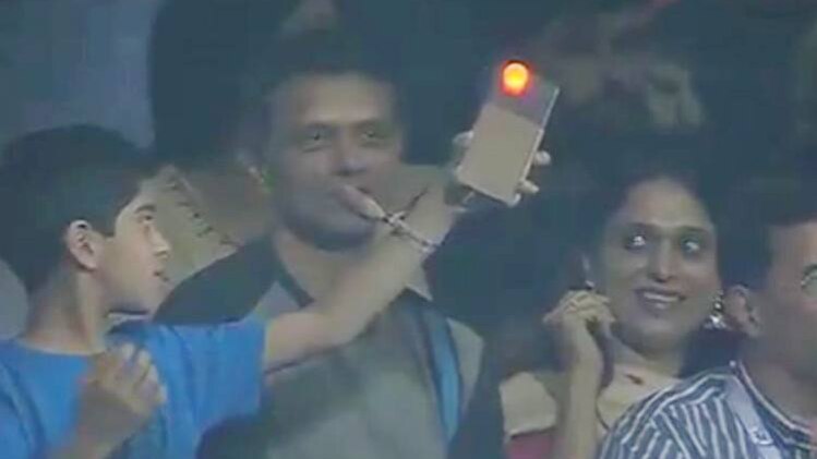 परिवार संग द्रविड़ ने देखा मैच 