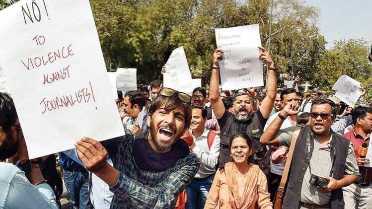 पत्रकारों का विरोध प्रदर्शन 