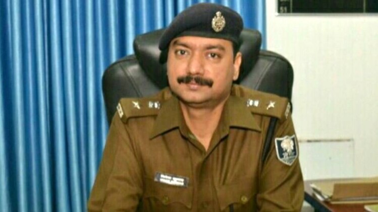 आरोपी IPS अफसर विवेक कुमार के सिर पर गिरफ्तारी की तलवार लटक रही है