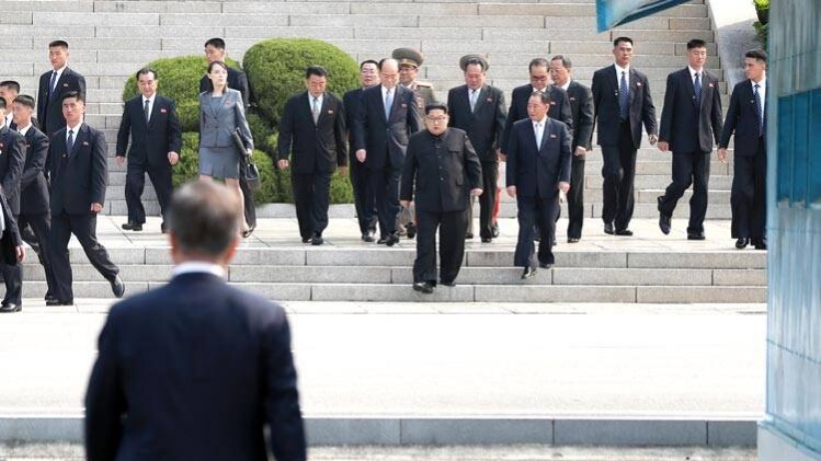 राष्ट्रपति मून से मिले किम जोंग उन (फोटो-reuters)