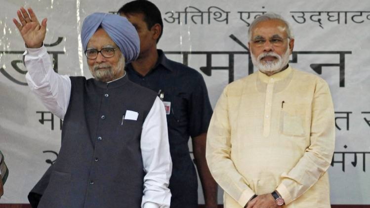 पीएम मोदी पूर्व पीएम मनमोहन सिंह के साथ(फाइल फोटो)