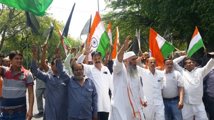 ऑटो-टैक्सी यूनियन का प्रदर्शन