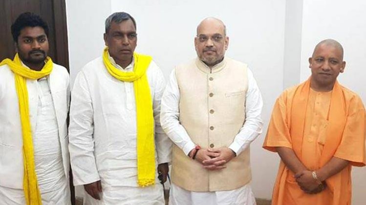 अमित शाह और योगी आदित्यनाथ के साथ ओम प्रकाश राजभर