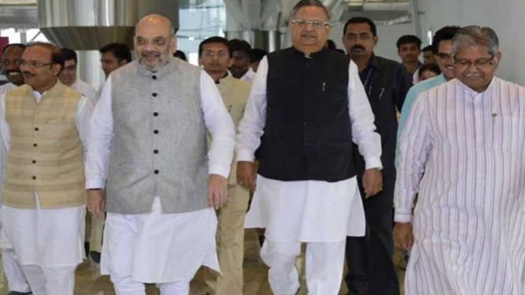 वीआईपी लाउंज हुई अमित शाह और रमन सिंह की बातचीत