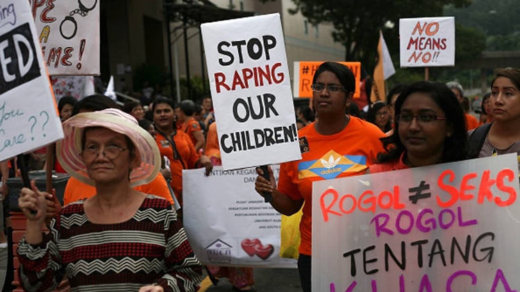 रेप के विरोध में प्रदर्शन की फोटो