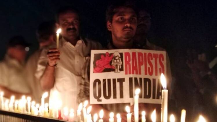 इंडिया गेट पर रेप के खिलाफ मार्च