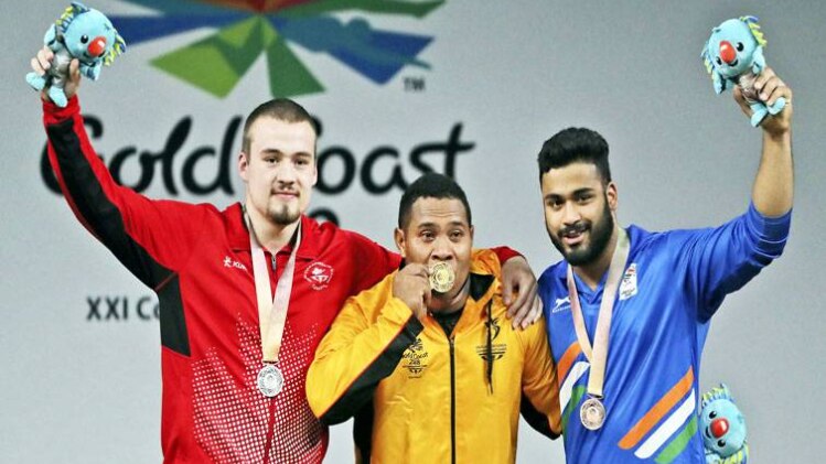 विकास ठाकुर (सबसे दाएं)