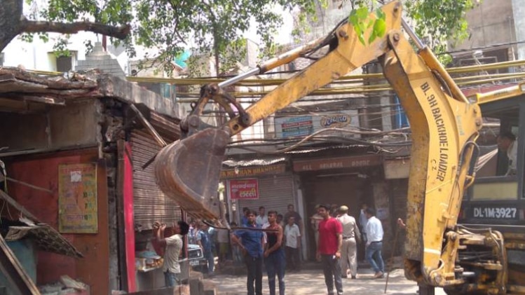 अतिक्रमण के खिलाफ कार्रवाई 