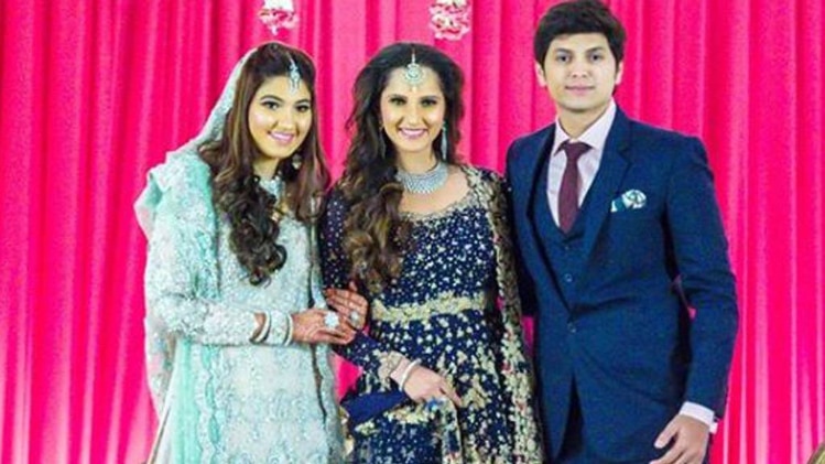 अनम मिर्जा, सानिया मिर्जा, अकबर रशीद