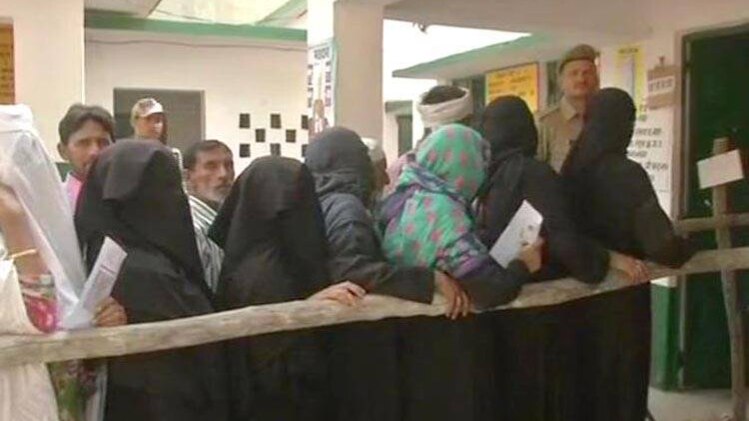  उपचुनाव के दौरान कई जगह से आई EVM खराबी की शिकायत