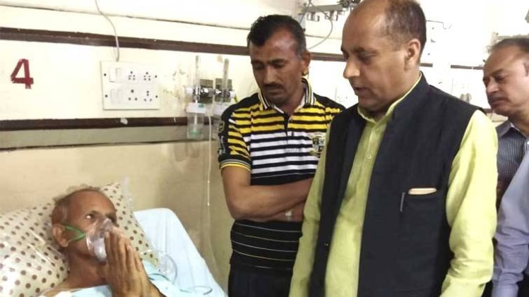 अस्पताल में भर्ती गुलाब सिंह (फाइल फोटो)