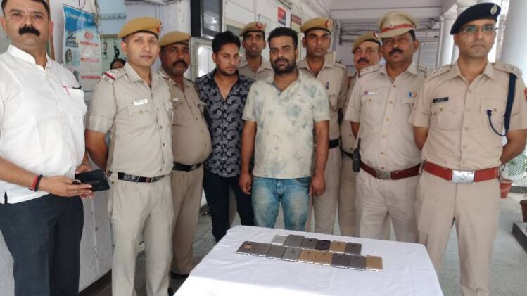 पुलिस की गिरफ्त में चोर 