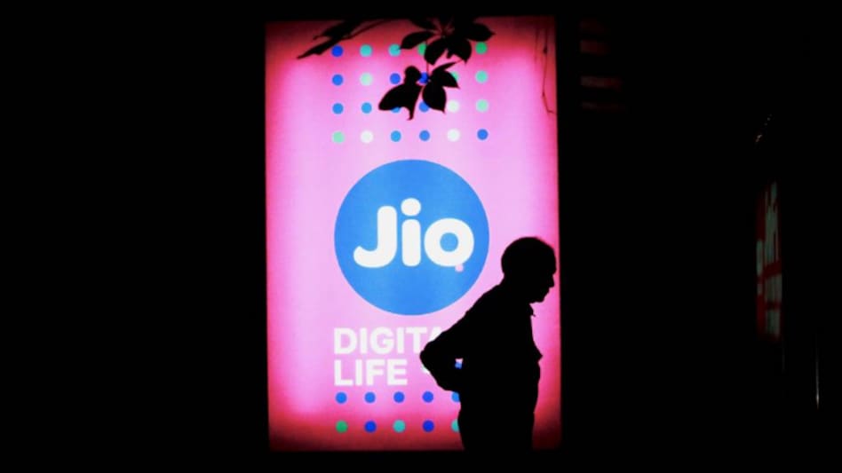 रिलायंस जियो: 1000 रुपये में हर महीने मिलेगा 100Mbps ब्रॉडबैंड, कॉल, वीडियो - reliance jio 100 mbps broadband calls videos under rs1000 month ttec - AajTak