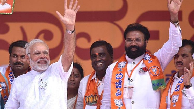 पीएम मोदी के साथ रैली के दौरान श्रीरामुलू और सोमशेखर रेड्डी