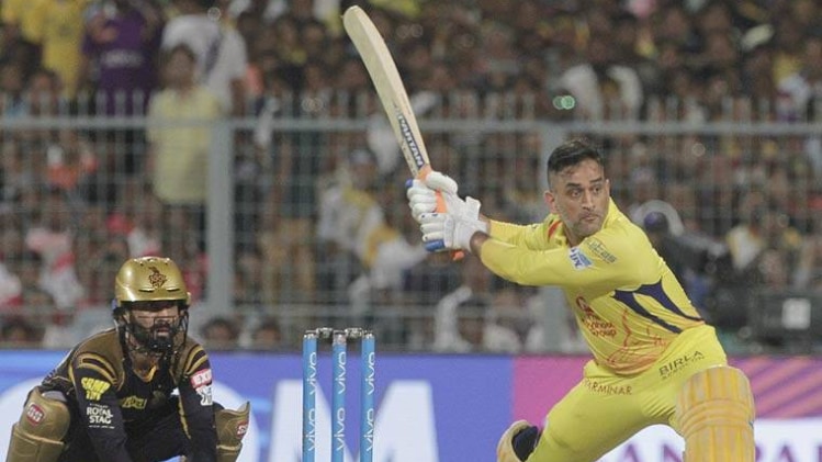 धोनी और कार्तिक 